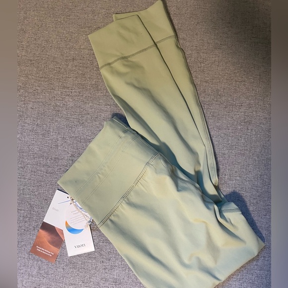 Vuori • Daily Leggings in Sprout - Picture 9 of 9